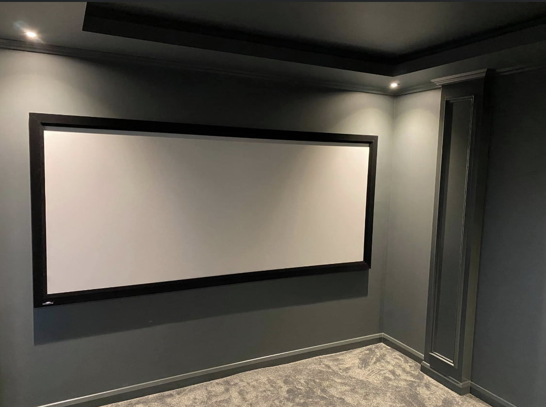 Fixed home cinema projection screen
